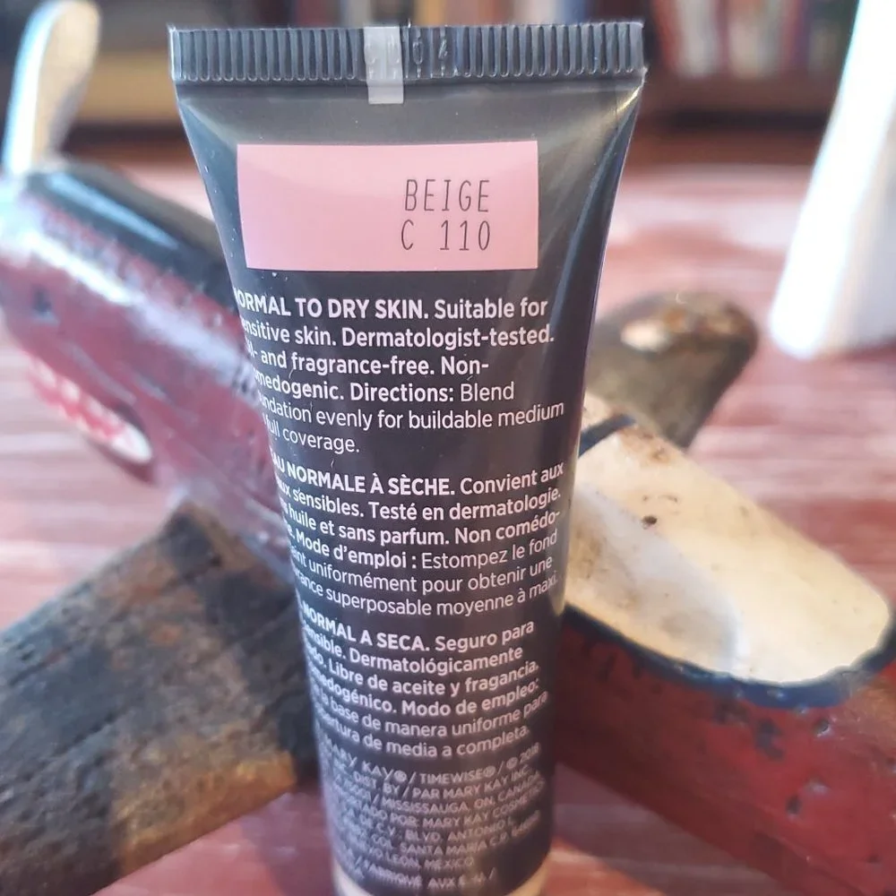 Discontinued!  Beige C 110 (Cool) Luminous 3D Foundation  Normal to Dry Skin